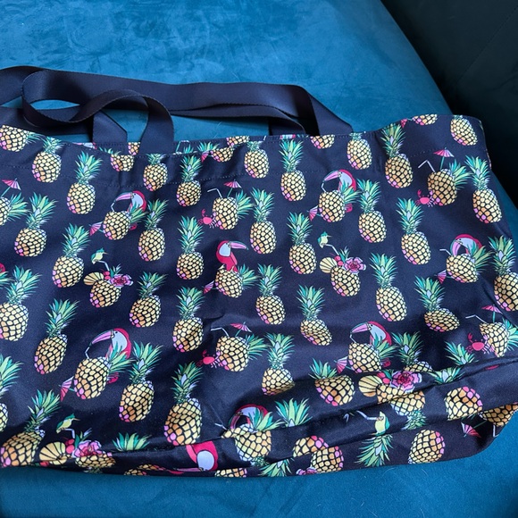 Vera Bradley Disney L Toucan Party Tote Bag NWT - Picture 11 of 11